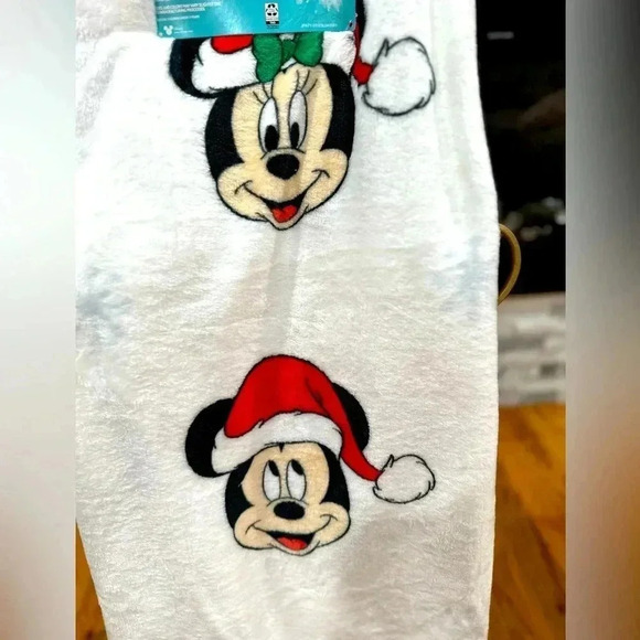 Disney Mickey and Minnie Christmas Throw Blanket - Picture 3 of 8